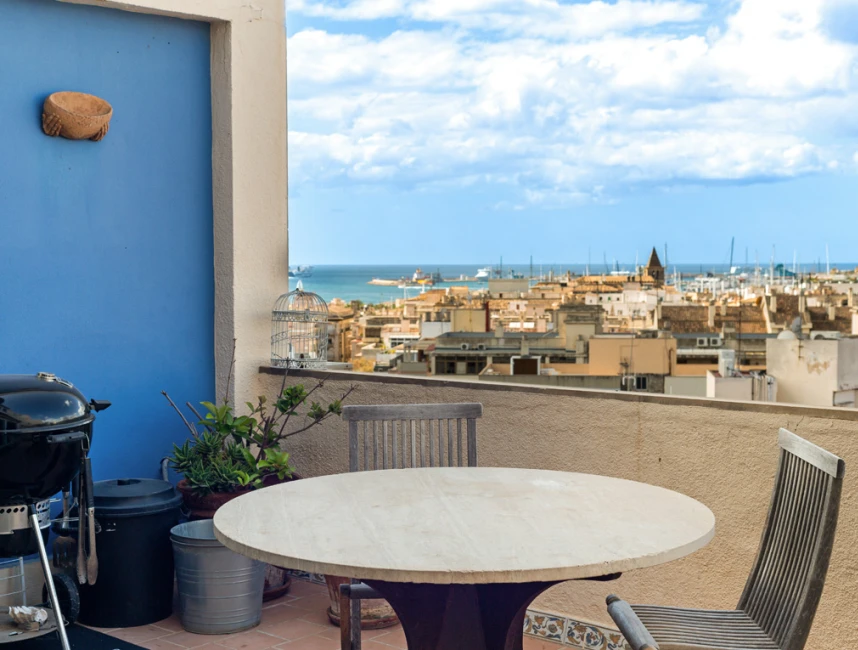 Living with stunning views: cosy flat with spacious terrace & lift-1