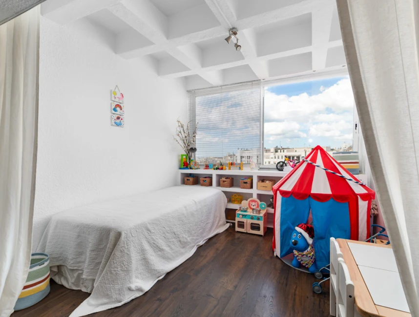 Wohnen mit Aussicht: Gemütliche Immobilie mit großzügiger Terrasse & Lift-10