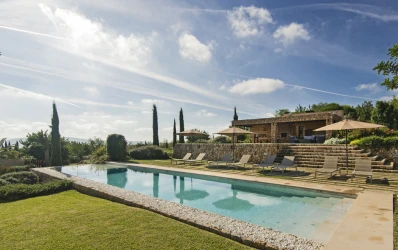 State of the art - Natural stone country house with vineyard
