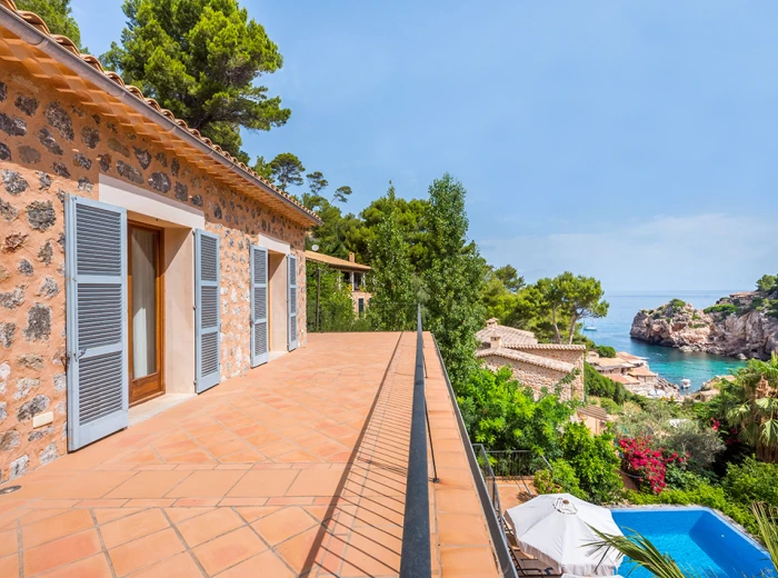 Charming Villa with sea views and rental license-16