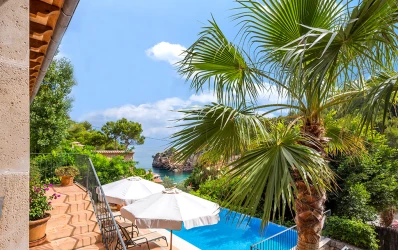 Charming Villa with sea views and rental license