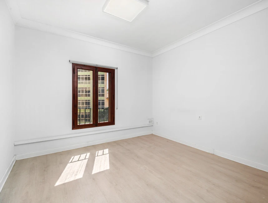 Flat to renovate with elevator in excellent location in Palma-7