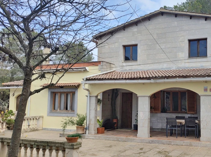Spacious country house in Costitx-1