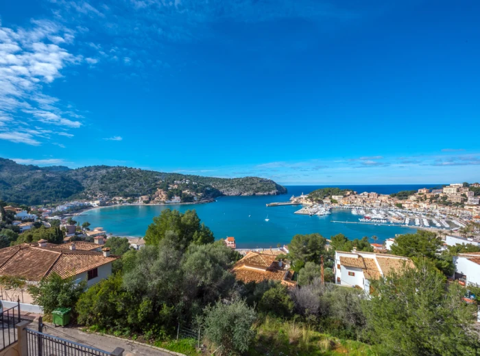 Mediterranean villa with fantastic harbor views-19
