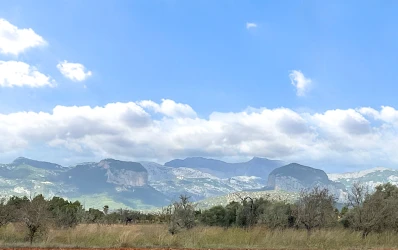 Vacker tomt med utsikt över Tramuntana-bergen
