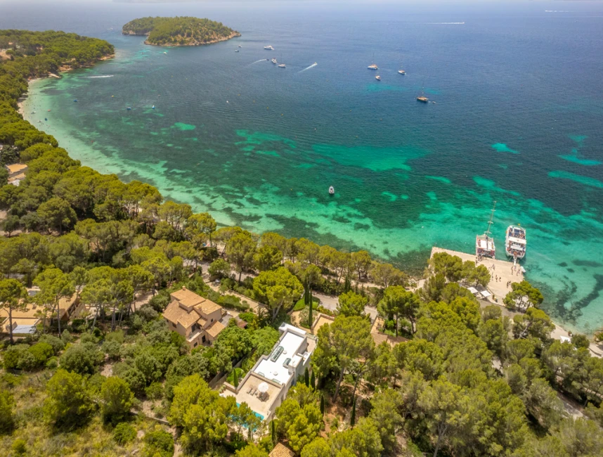 Seizoensverhuur. Luxe villa met uitzicht op het strand in Formentor-2