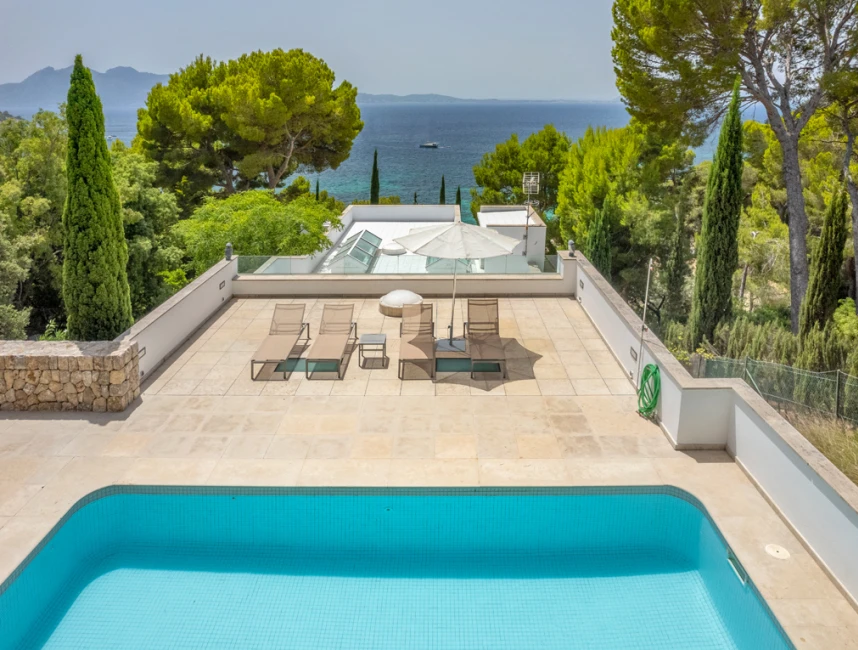 Seizoensverhuur. Luxe villa met uitzicht op het strand in Formentor-3