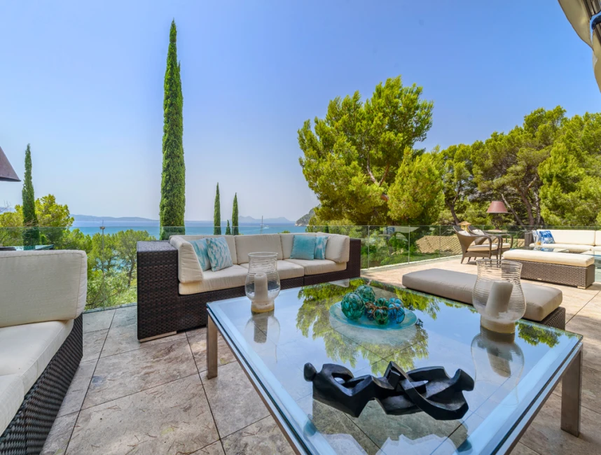 Seizoensverhuur. Luxe villa met uitzicht op het strand in Formentor-7