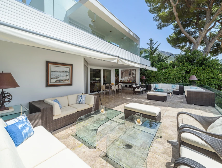 Seizoensverhuur. Luxe villa met uitzicht op het strand in Formentor-8