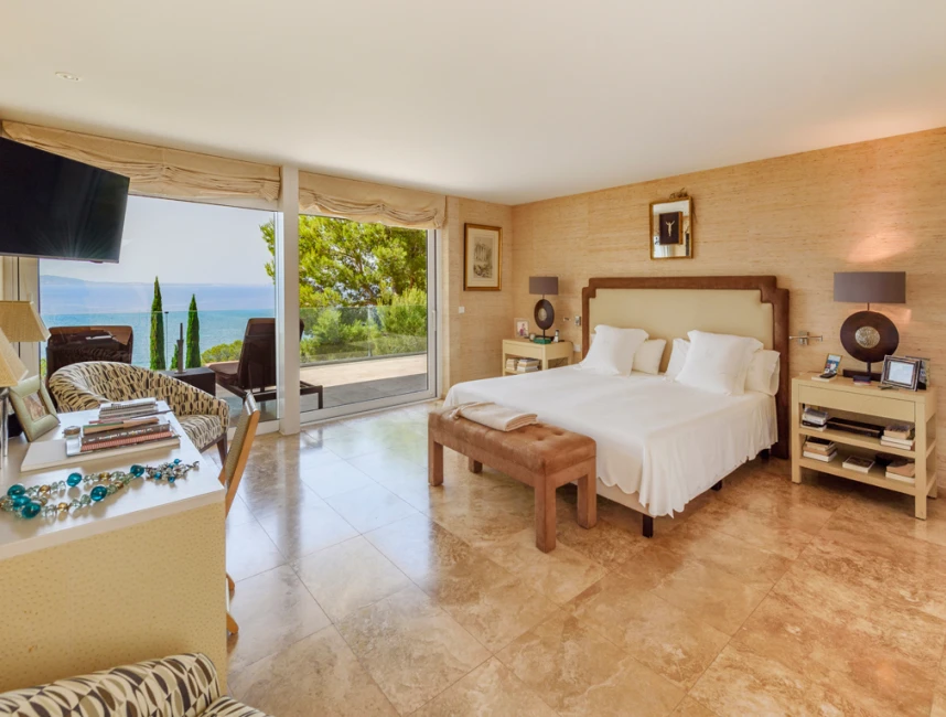 Seizoensverhuur. Luxe villa met uitzicht op het strand in Formentor-15