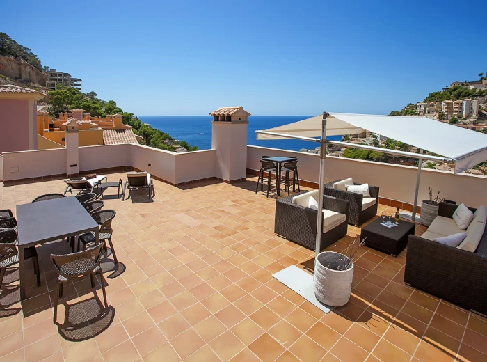 Spacious sea view penthouse with roof terrace-3