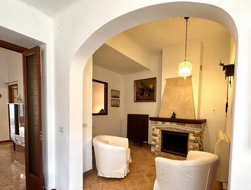 Spacious townhouse with building plot in the centre of Santanyi-5