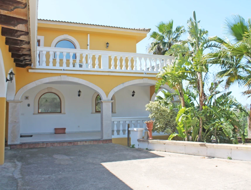 Familyhome in great location with guesthouse-2