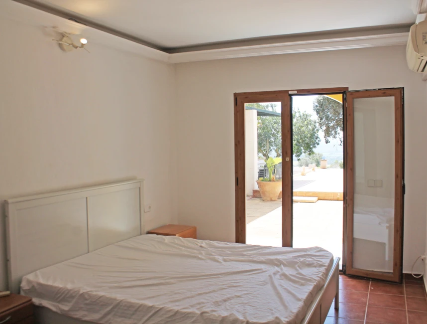 Familyhome in great location with guesthouse-10