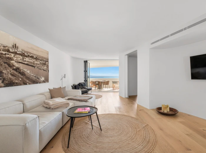 Completely refurbished apartment with amazing sea views-3