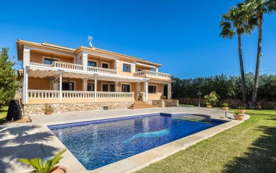 Stor villa med utsikt över Palmabukten
