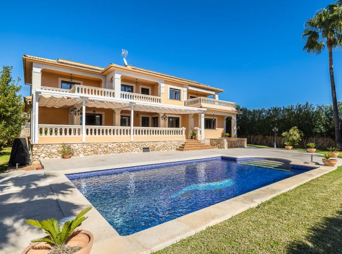 Große Villa mit Blick auf die Bucht von Palma-1