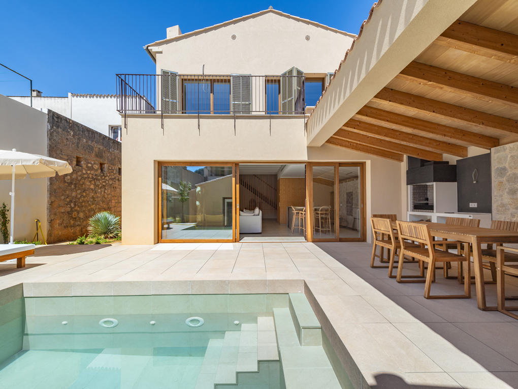Moderna casa con piscina de nueva construcción en Pollensa
