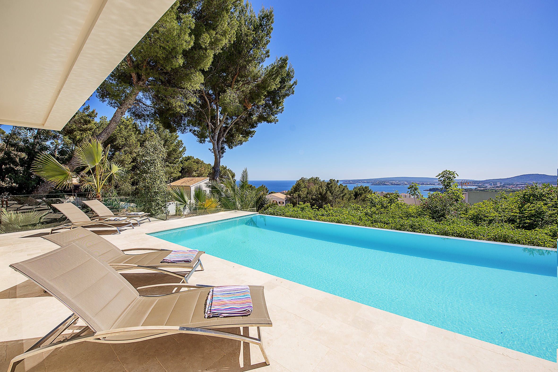 Le bonheur avec une vue panoramique : Villa de vacances moderne à Portals Hills ETV/4730